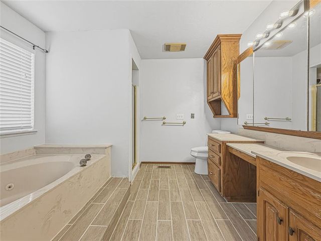 6816 N Waterwood Way, Warr Acres, OK 73132