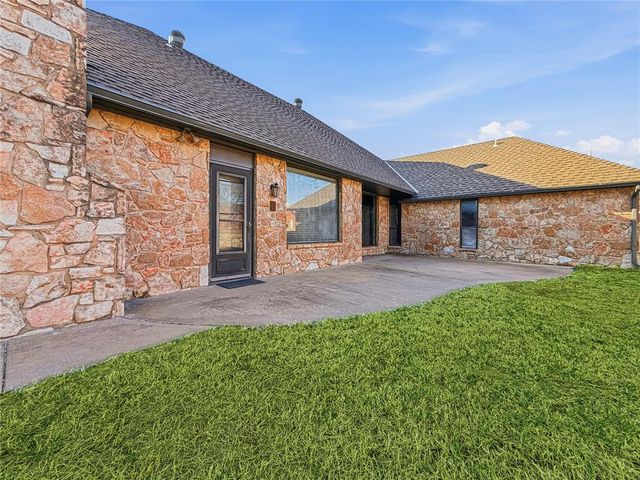 6816 N Waterwood Way, Warr Acres, OK 73132