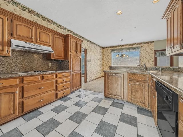 6816 N Waterwood Way, Warr Acres, OK 73132