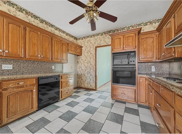 6816 N Waterwood Way, Warr Acres, OK 73132