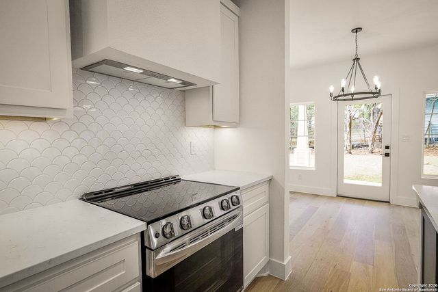 1672 Hillcrest Forest, Canyon Lake, TX 78133