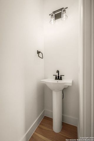 1672 Hillcrest Forest, Canyon Lake, TX 78133