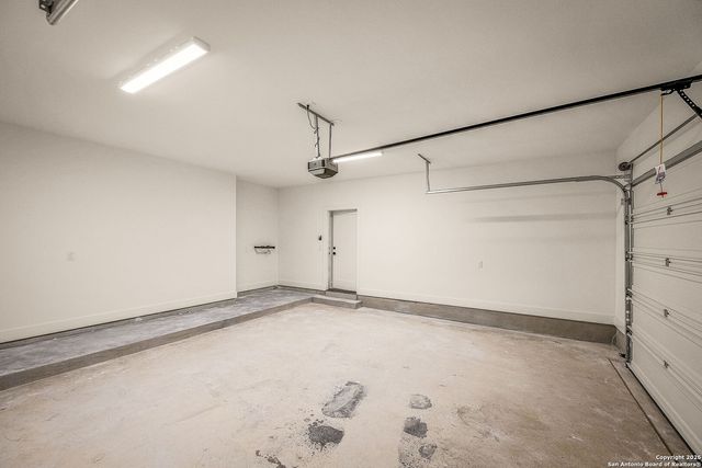 1672 Hillcrest Forest, Canyon Lake, TX 78133