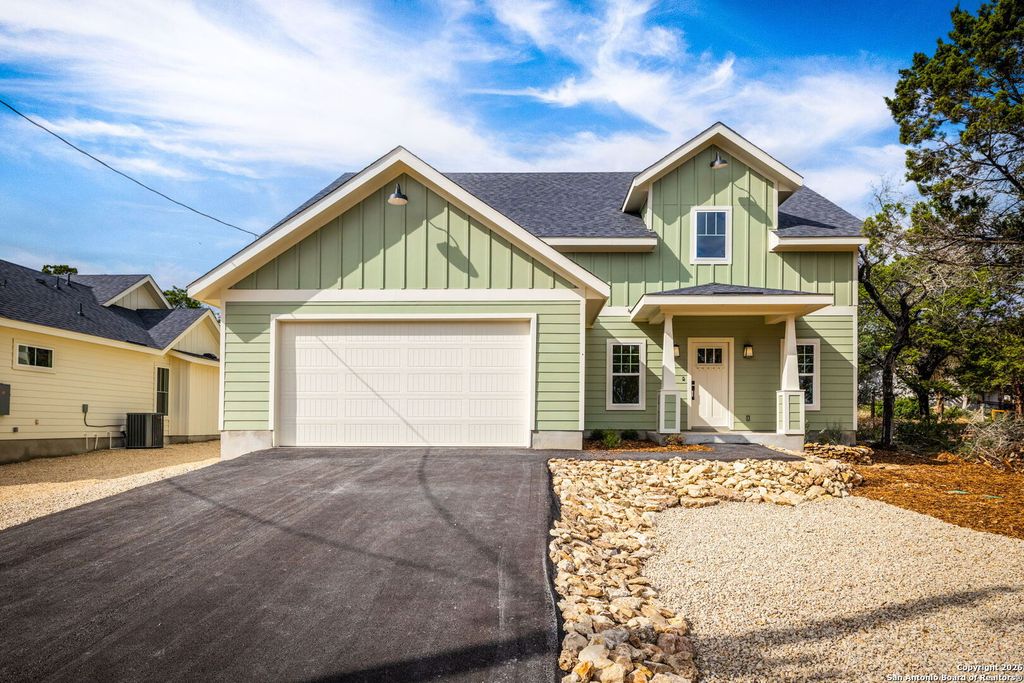 1672 Hillcrest Forest, Canyon Lake, TX 78133