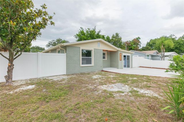 8723 N RIVER FOREST CIRCLE, Tampa, FL 33604