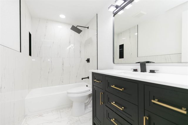8723 N RIVER FOREST CIRCLE, Tampa, FL 33604