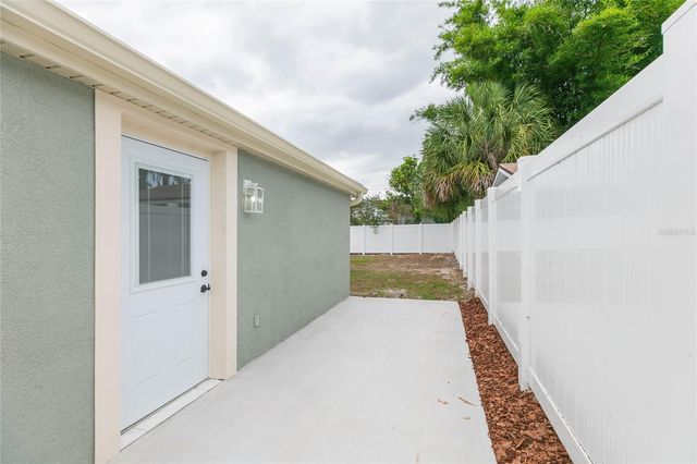 8723 N RIVER FOREST CIRCLE, Tampa, FL 33604