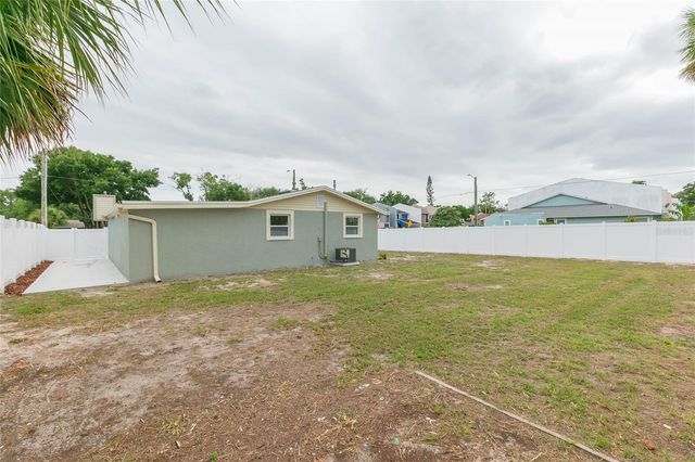 8723 N RIVER FOREST CIRCLE, Tampa, FL 33604
