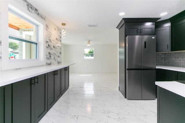 8723 N RIVER FOREST CIRCLE, Tampa, FL 33604