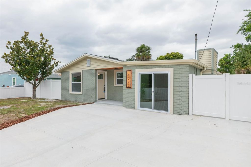 8723 N RIVER FOREST CIRCLE, Tampa, FL 33604