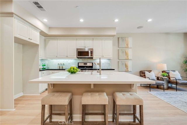 870 E Mountain Way C, Azusa, CA 91702