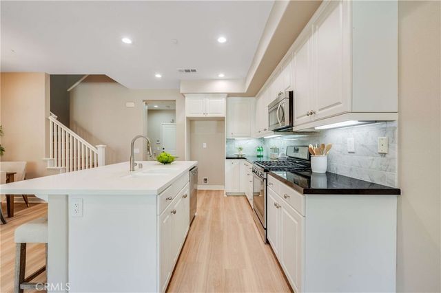 870 E Mountain Way C, Azusa, CA 91702