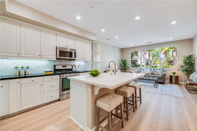 870 E Mountain Way C, Azusa, CA 91702
