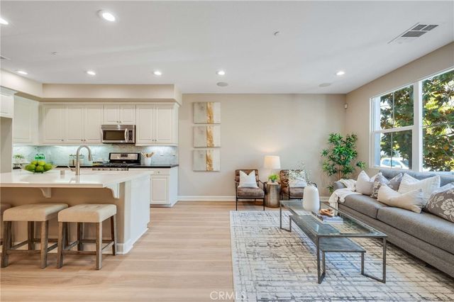870 E Mountain Way C, Azusa, CA 91702