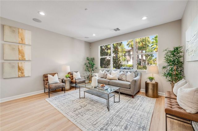 870 E Mountain Way C, Azusa, CA 91702