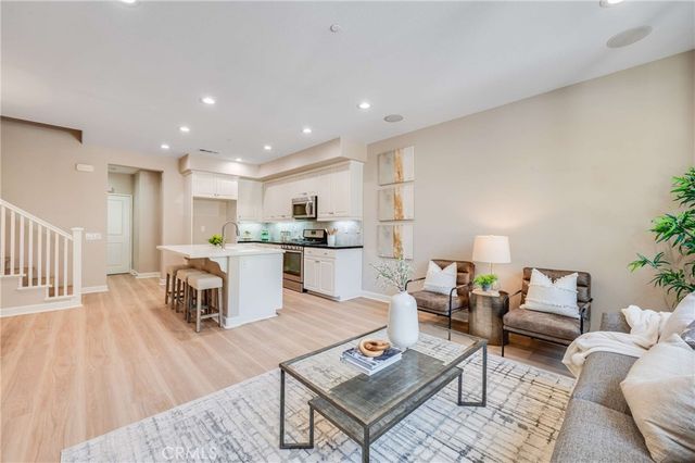 870 E Mountain Way C, Azusa, CA 91702