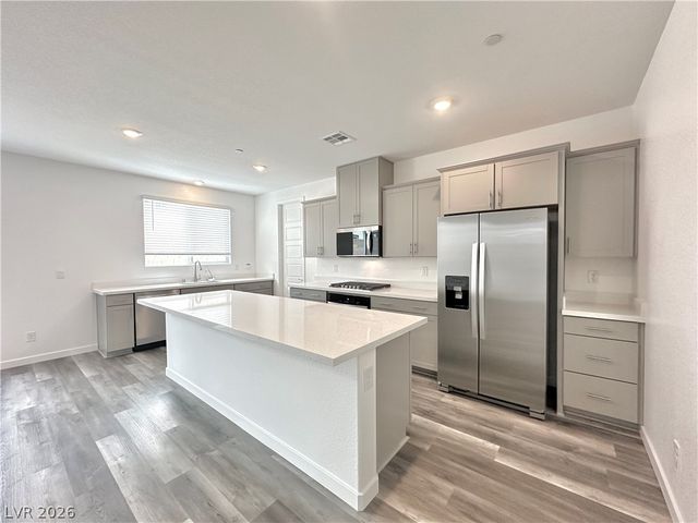 563 Mountain Robin Avenue, Henderson, NV 89011