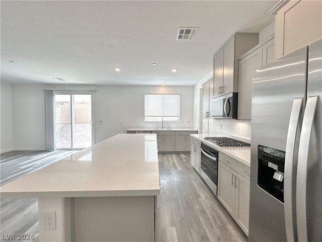 563 Mountain Robin Avenue, Henderson, NV 89011