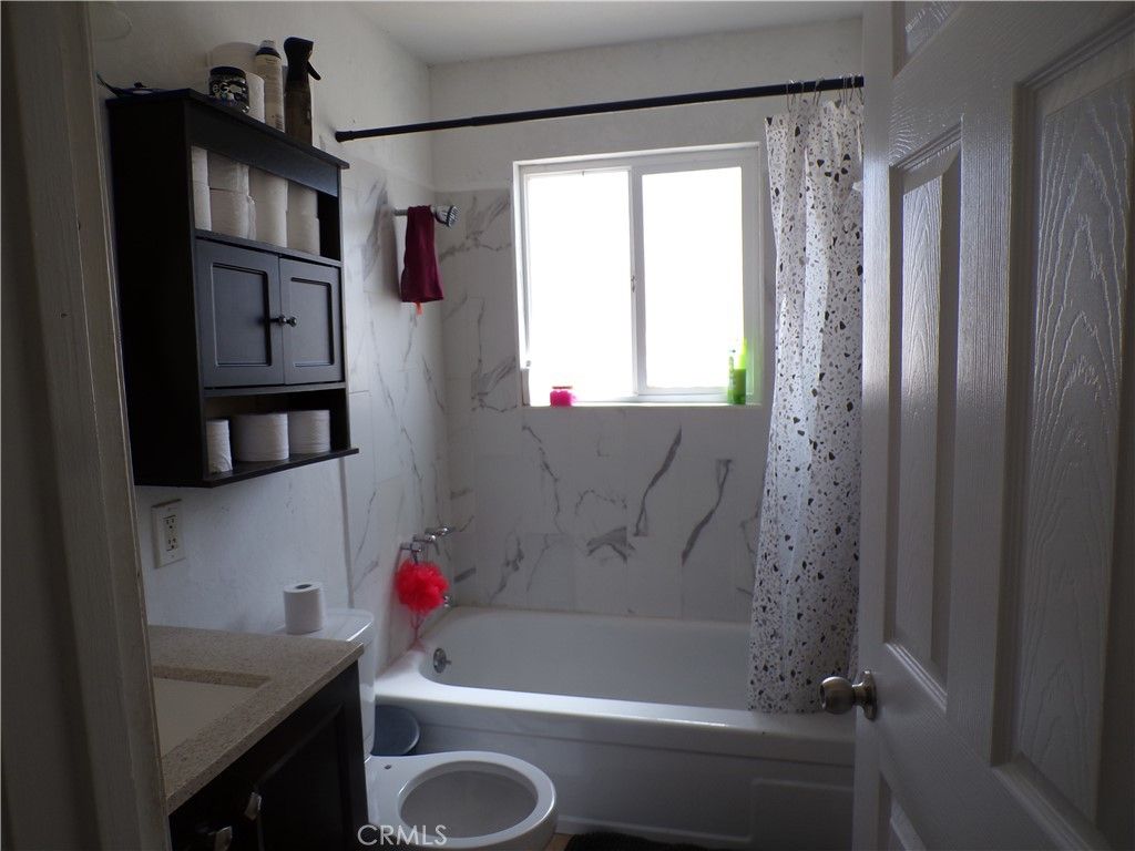 Image 4 of property listing at 5598 Brown, Clearlake, CA 95422