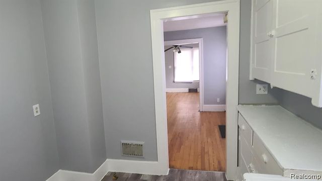 12019 Woodmont Avenue, Detroit, MI 48227