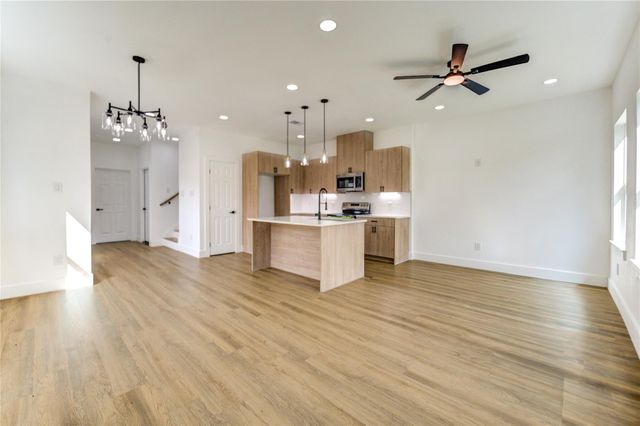 4554 Newberry Street B, Houston, TX 77051