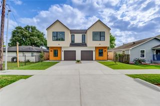 4554 Newberry Street B, Houston, TX 77051