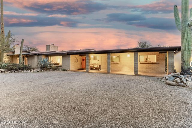 6901 N Montezuma Drive, Tucson, AZ 85718