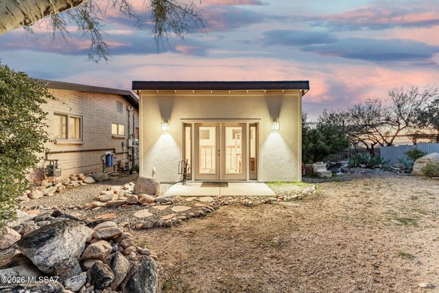 6901 N Montezuma Drive, Tucson, AZ 85718