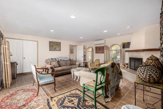 6901 N Montezuma Drive, Tucson, AZ 85718