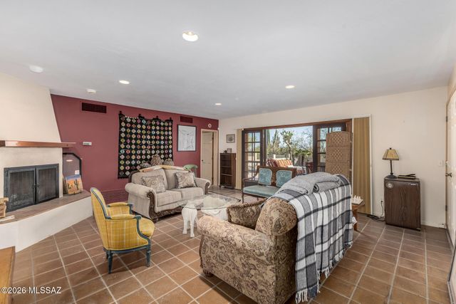 6901 N Montezuma Drive, Tucson, AZ 85718