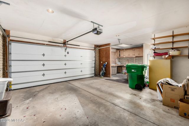 6901 N Montezuma Drive, Tucson, AZ 85718