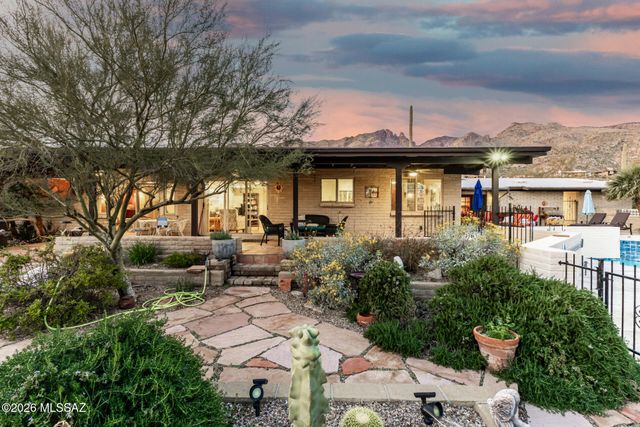 6901 N Montezuma Drive, Tucson, AZ 85718