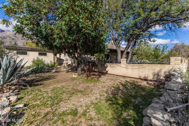 6901 N Montezuma Drive, Tucson, AZ 85718