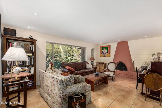 6901 N Montezuma Drive, Tucson, AZ 85718