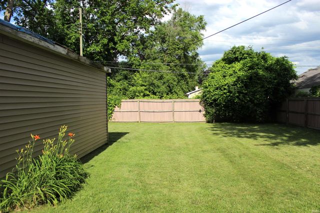 823 Northwood Drive, South Bend, IN 46617