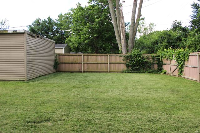 823 Northwood Drive, South Bend, IN 46617
