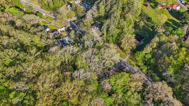 1018 Shallowford Road, Chattanooga, TN 37411