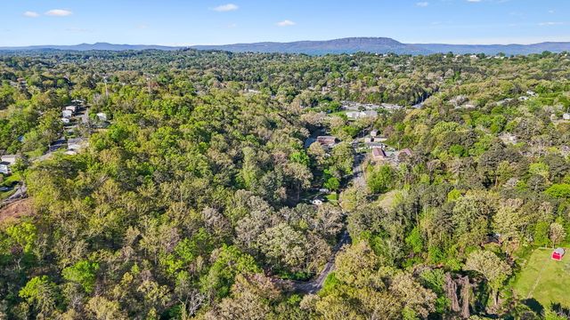 1018 Shallowford Road, Chattanooga, TN 37411