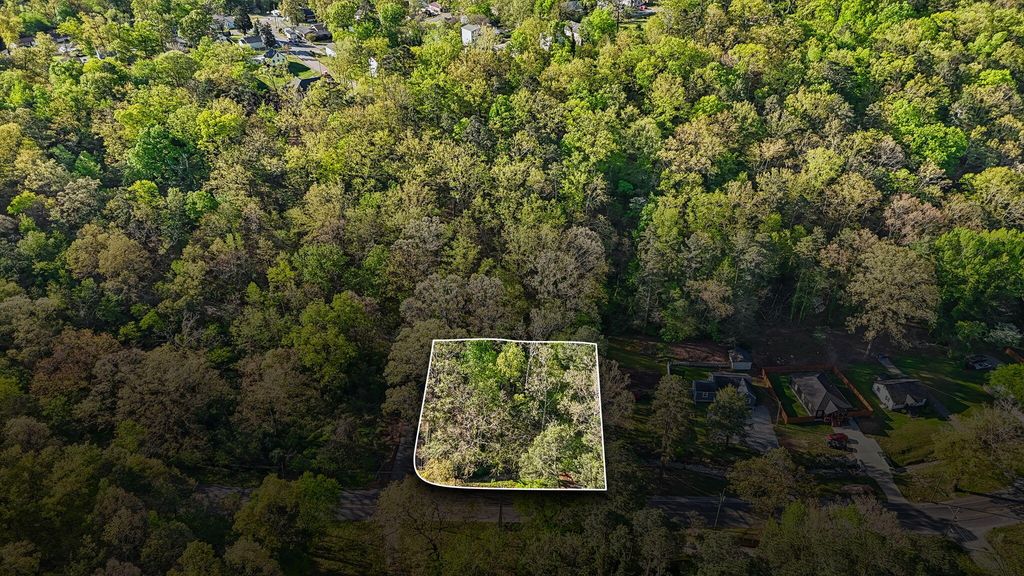 1018 Shallowford Road, Chattanooga, TN 37411