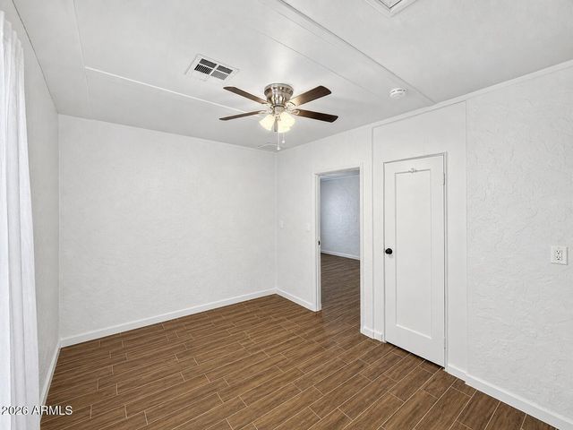 5913 W PALMAIRE Avenue B, Glendale, AZ 85301