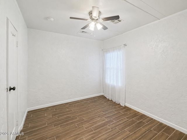 5913 W PALMAIRE Avenue B, Glendale, AZ 85301