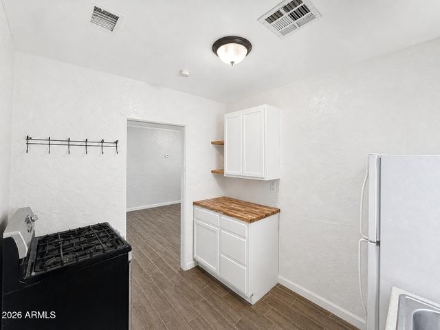 5913 W PALMAIRE Avenue B, Glendale, AZ 85301
