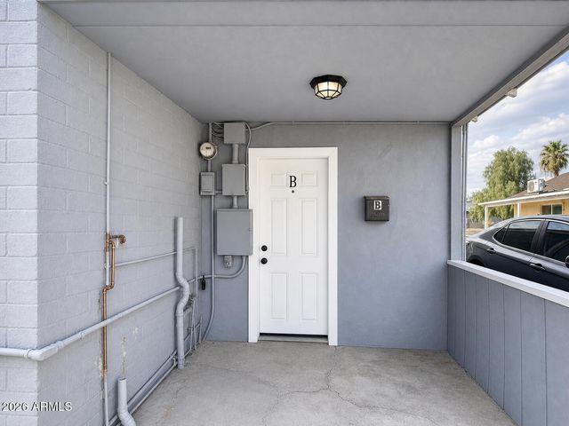 5913 W PALMAIRE Avenue B, Glendale, AZ 85301