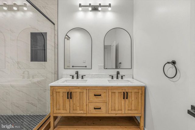 4942 SANSOM ST, Philadelphia, PA 19139