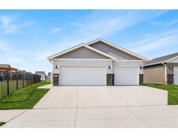 6879 67th Street S, Horace, ND 58047