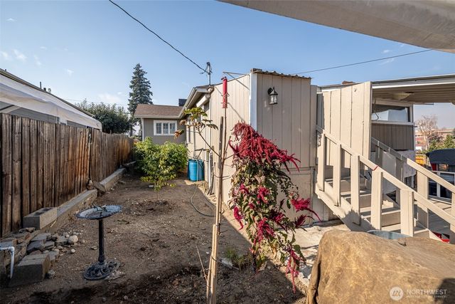 221 Okanogan Ave, Wenatchee, WA 98801