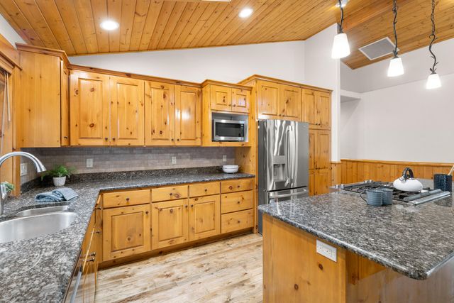 60908 Crested Butte Lane, Bend, OR 97702