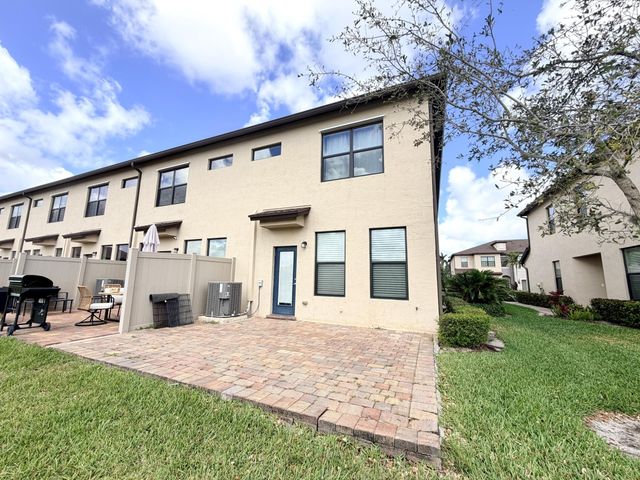 2800 Troubadour Street, Palm Springs, FL 33406