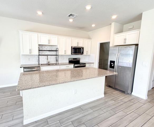 2800 Troubadour Street, Palm Springs, FL 33406