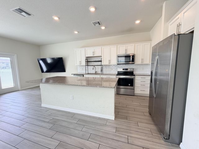 2800 Troubadour Street, Palm Springs, FL 33406